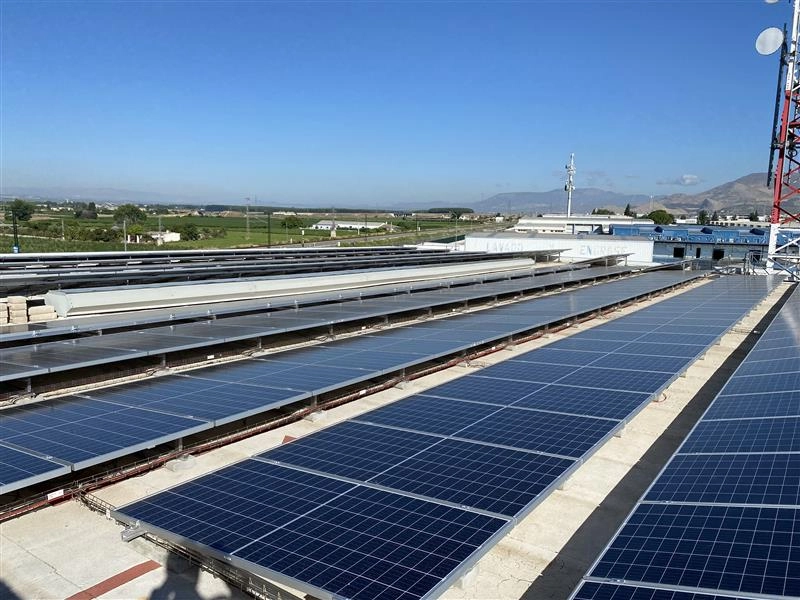 Sistema fotovoltaico en cubierta de empresa