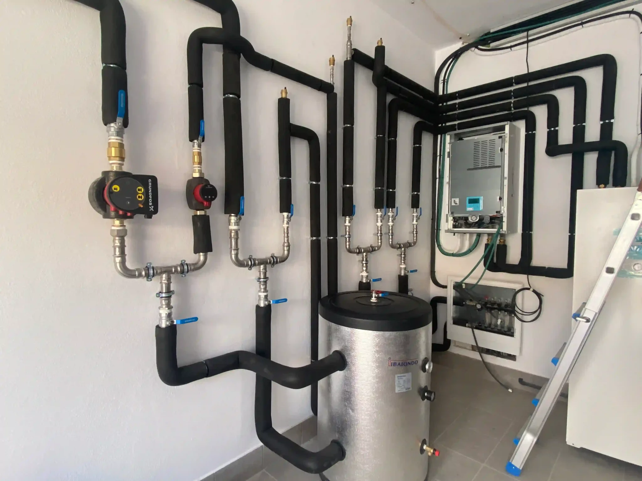 Sistema de aerotermia en granada eficiente y sostenible que reduce el consumo energético y las emisiones de CO₂